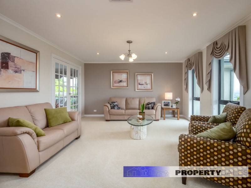 24 Comans Way, Moe VIC 3825