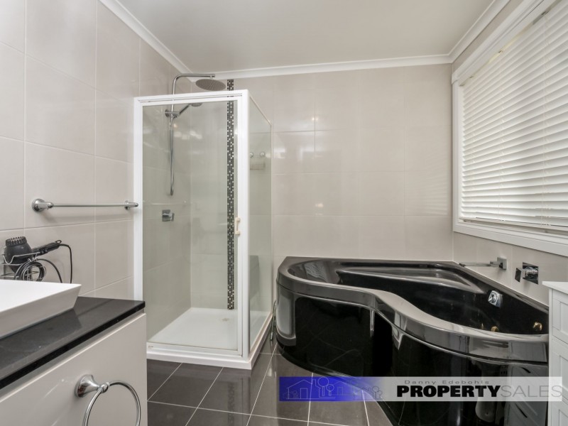24 Comans Way, Moe VIC 3825