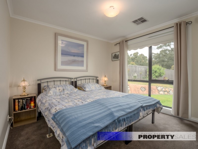24 Comans Way, Moe VIC 3825