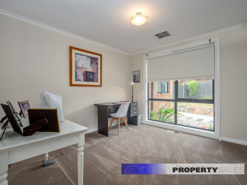24 Comans Way, Moe VIC 3825