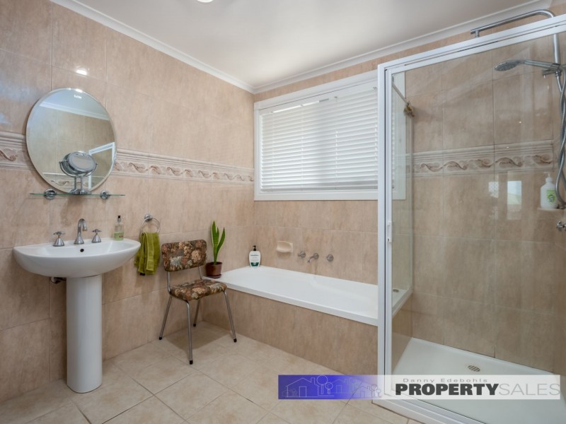 24 Comans Way, Moe VIC 3825