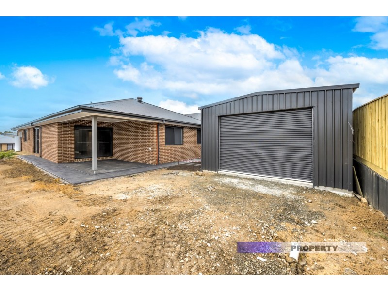 14 Gleneagles Drive, Newborough VIC 3825