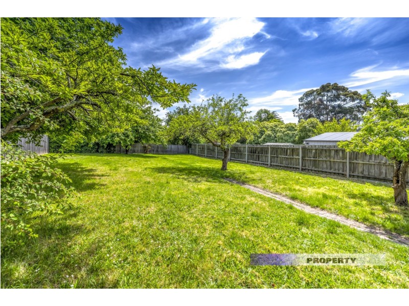 15 William Street, Newborough VIC 3825
