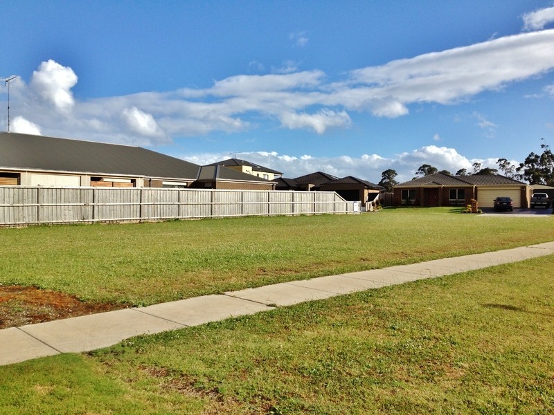 8 Robin Close, Newborough VIC 3825