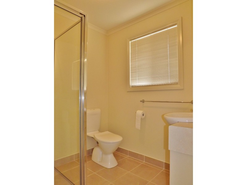 2/19 Colli Drive, Newborough VIC 3825