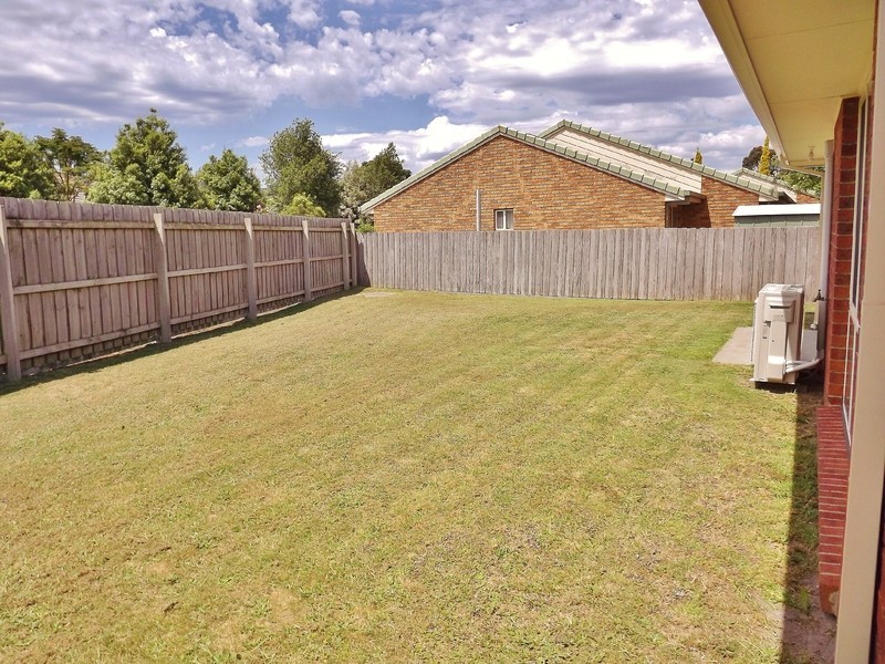 2/19 Colli Drive, Newborough VIC 3825