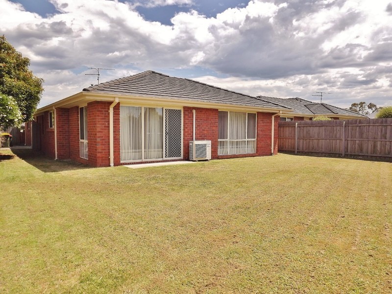 2/19 Colli Drive, Newborough VIC 3825