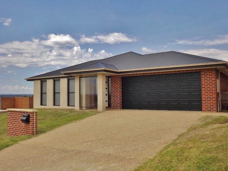 1 Ashlyn Parade, Moe VIC 3825