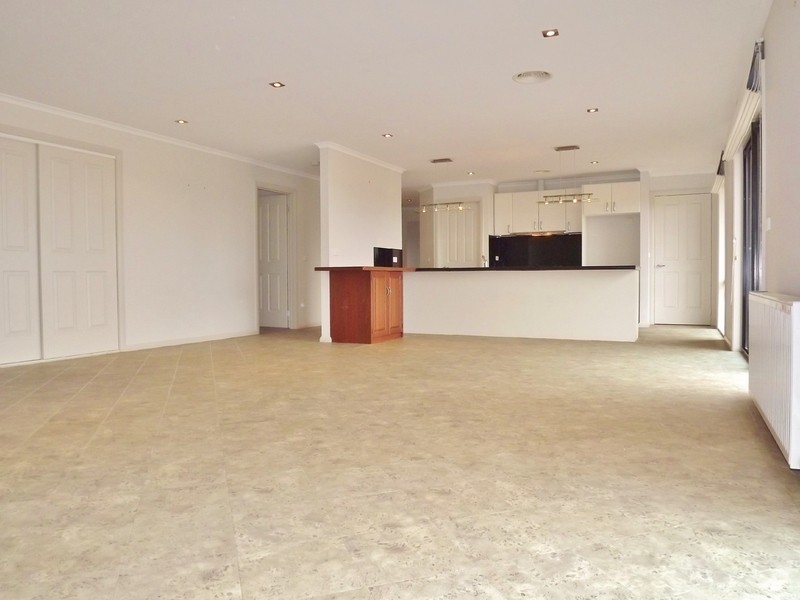 1 Ashlyn Parade, Moe VIC 3825