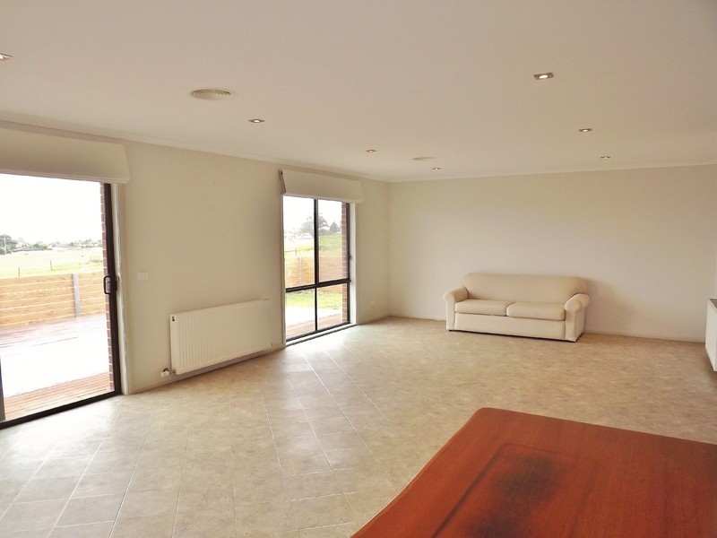 1 Ashlyn Parade, Moe VIC 3825