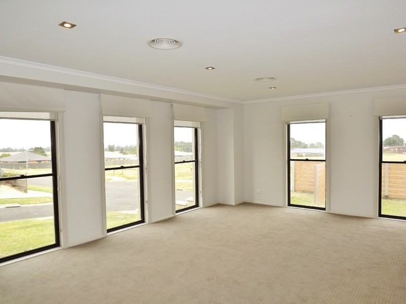 1 Ashlyn Parade, Moe VIC 3825