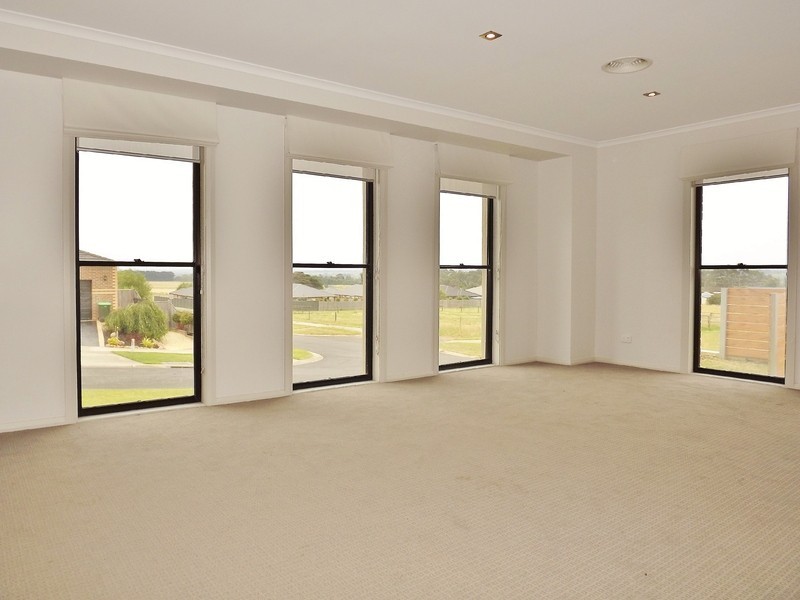 1 Ashlyn Parade, Moe VIC 3825