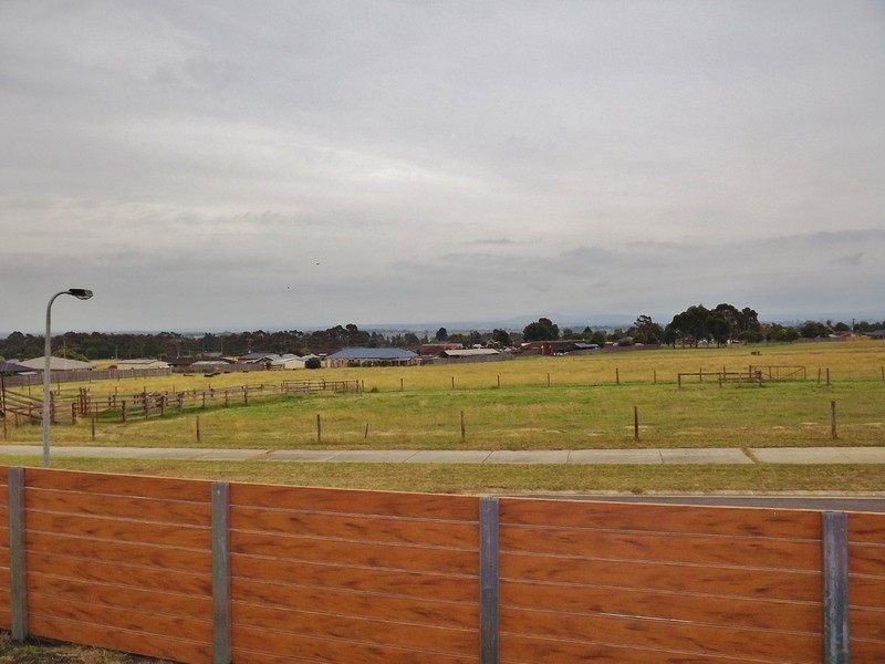 1 Ashlyn Parade, Moe VIC 3825