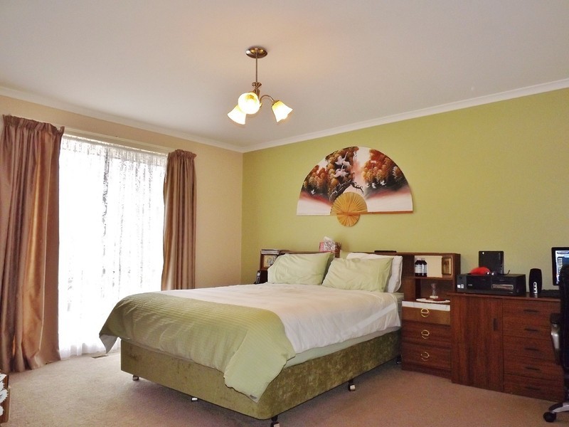 2 Orion Court, Moe VIC 3825