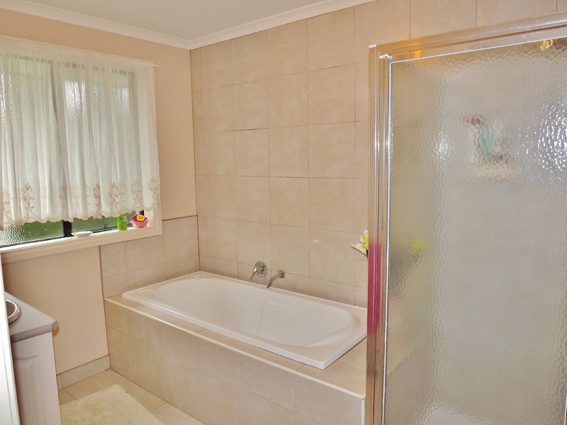 2 Orion Court, Moe VIC 3825