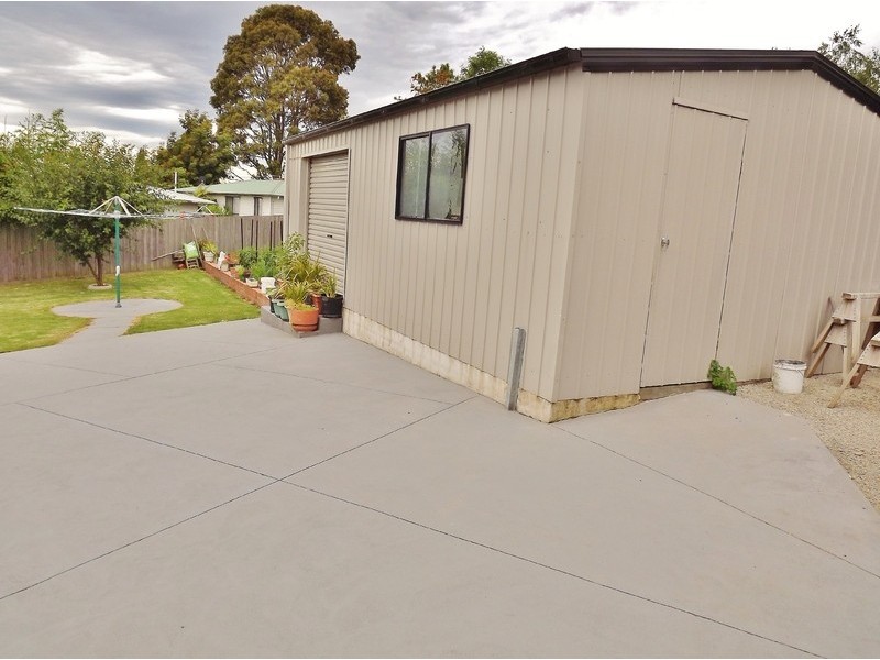 2 Orion Court, Moe VIC 3825