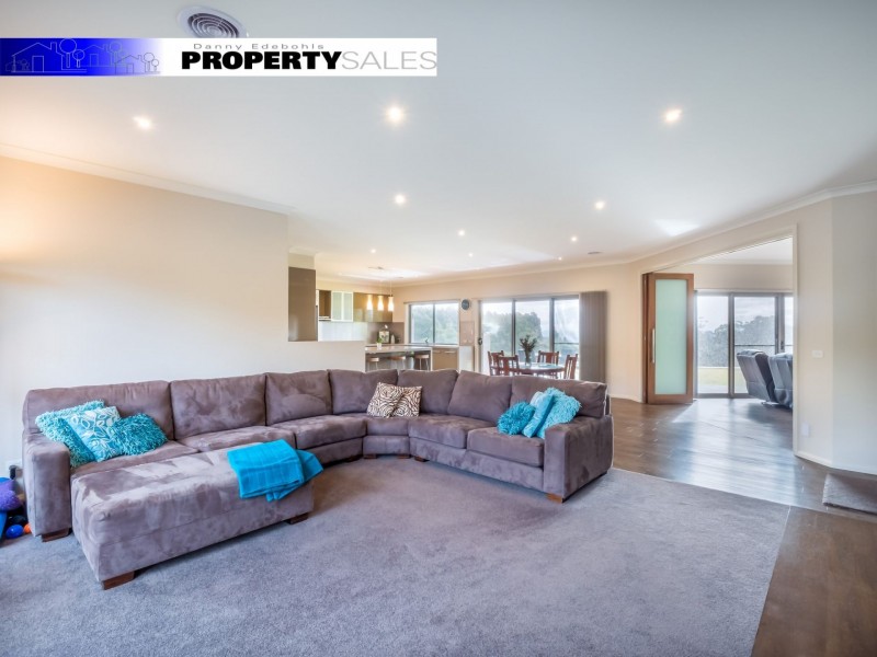 18 Pineridge Road, Moe South VIC 3825