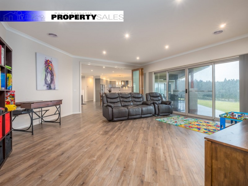 18 Pineridge Road, Moe South VIC 3825