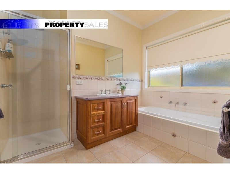 25 Waratah Way, Trafalgar East VIC 3824