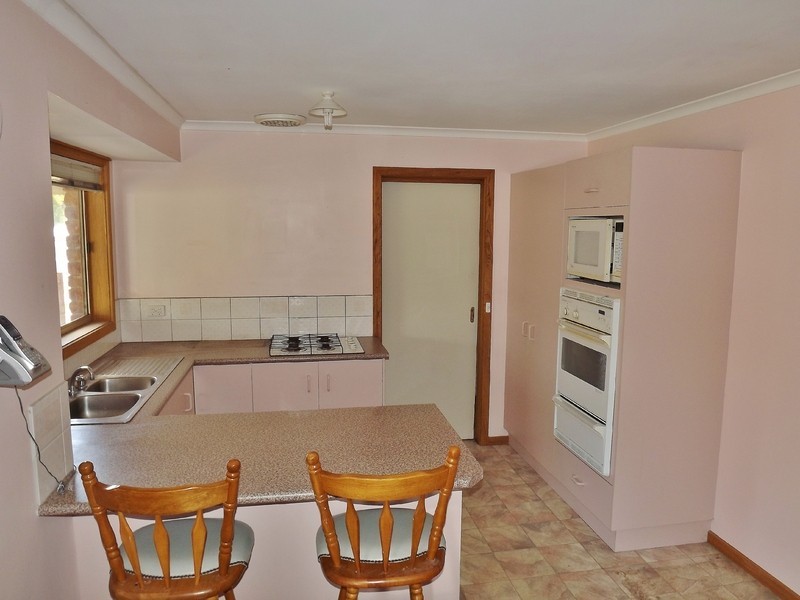 13 Dinwoodie Drive, Newborough VIC 3825