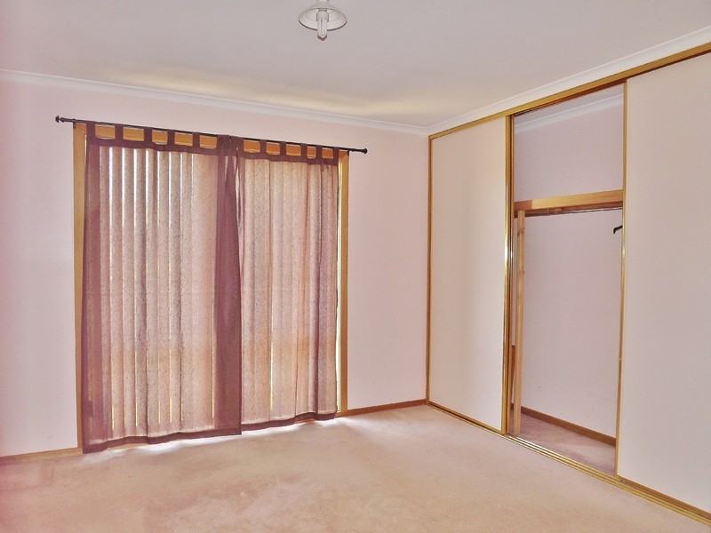 13 Dinwoodie Drive, Newborough VIC 3825