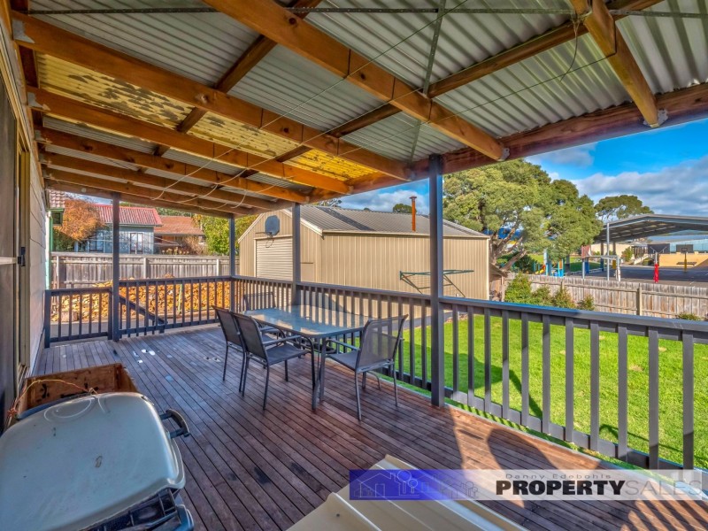 31 Law Street, Newborough VIC 3825