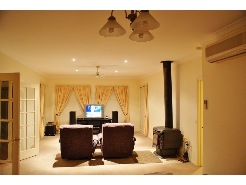 115 McGraths Track, Hernes Oak VIC 3825