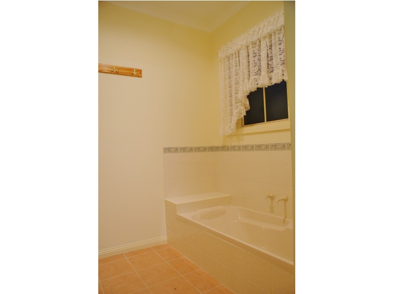 115 McGraths Track, Hernes Oak VIC 3825