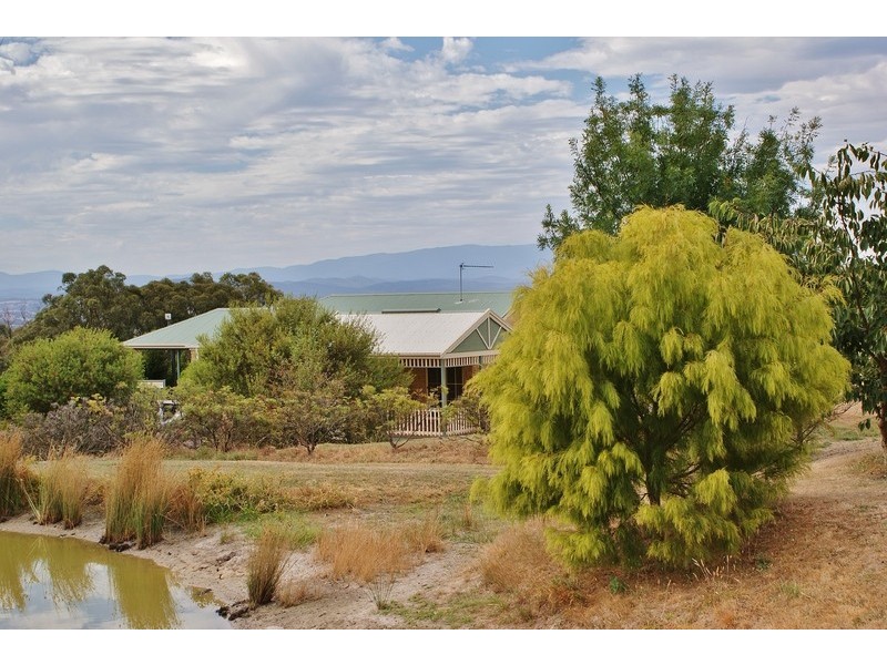 115 McGraths Track, Hernes Oak VIC 3825