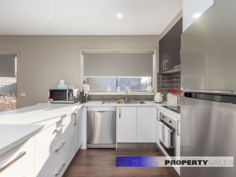 2/154 Narracan Drive, Newborough VIC 3825