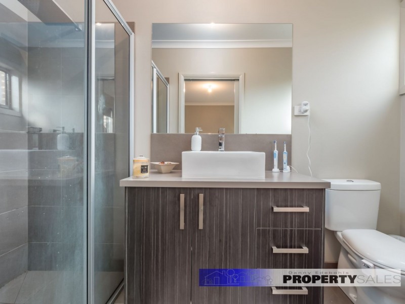 2/154 Narracan Drive, Newborough VIC 3825