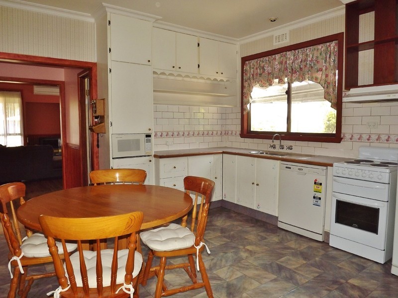 11 Anderson Avenue, Yallourn North VIC 3825
