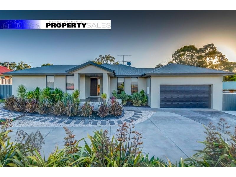 24 Comans Way, Moe VIC 3825