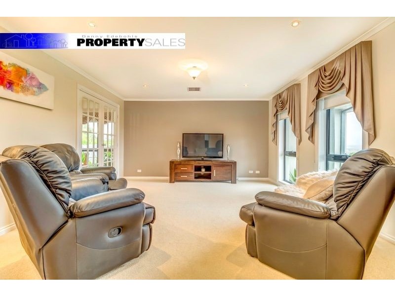 24 Comans Way, Moe VIC 3825