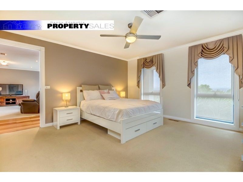 24 Comans Way, Moe VIC 3825