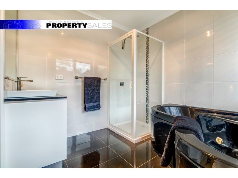 24 Comans Way, Moe VIC 3825