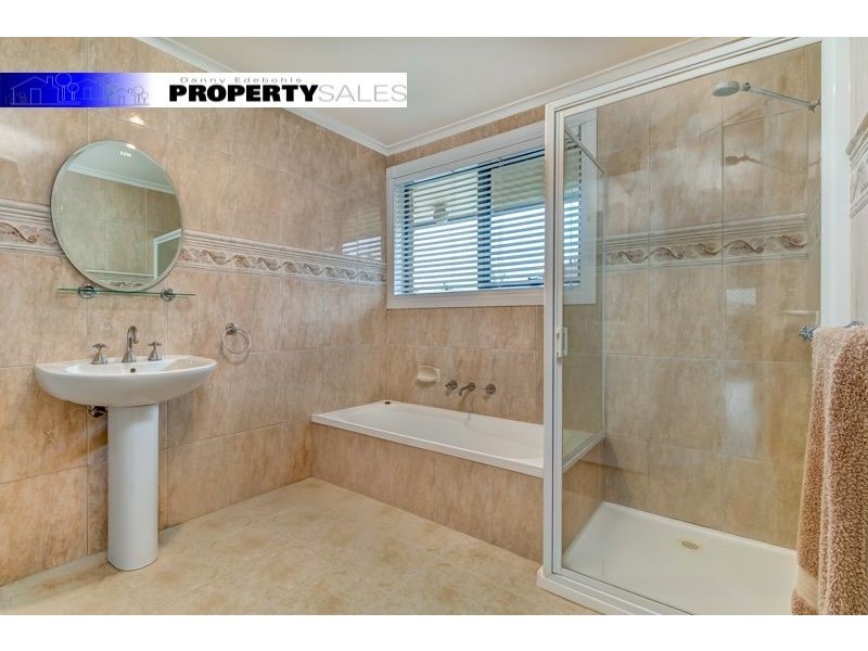 24 Comans Way, Moe VIC 3825