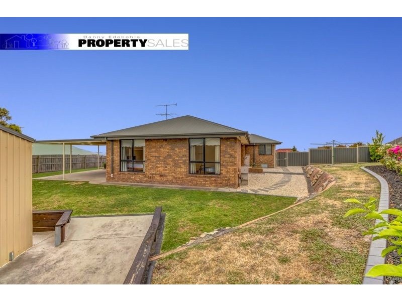 24 Comans Way, Moe VIC 3825