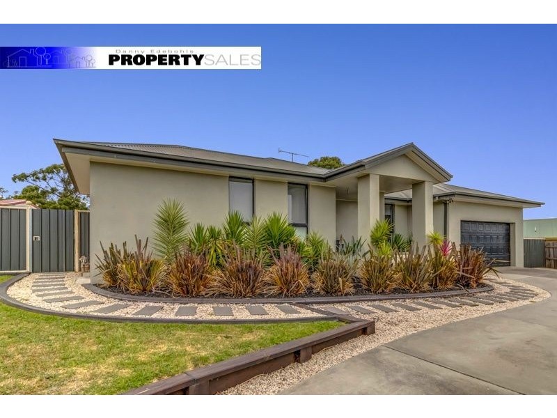 24 Comans Way, Moe VIC 3825