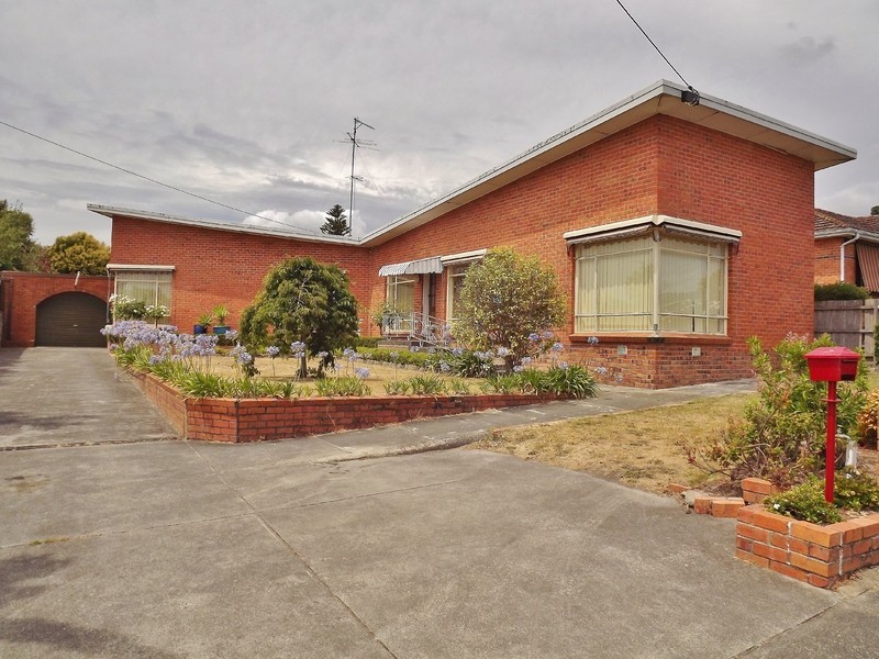 19 Heather Grove, Newborough VIC 3825