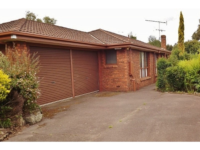 7 Cemetery Rd, Moe VIC 3825