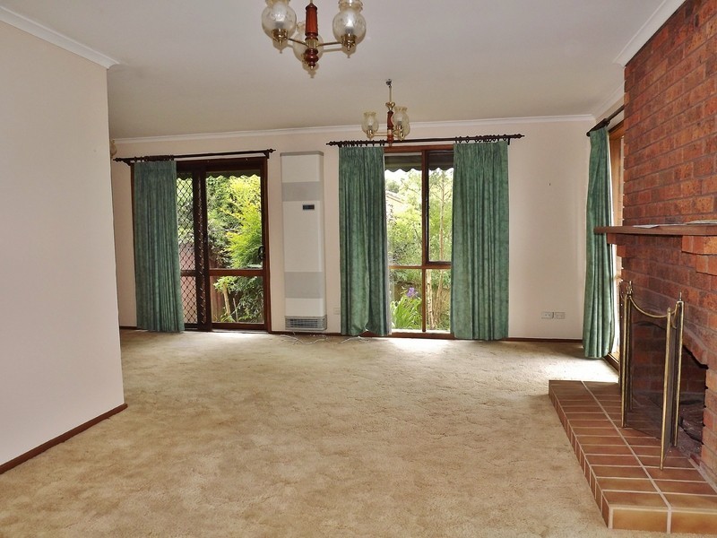 7 Cemetery Rd, Moe VIC 3825