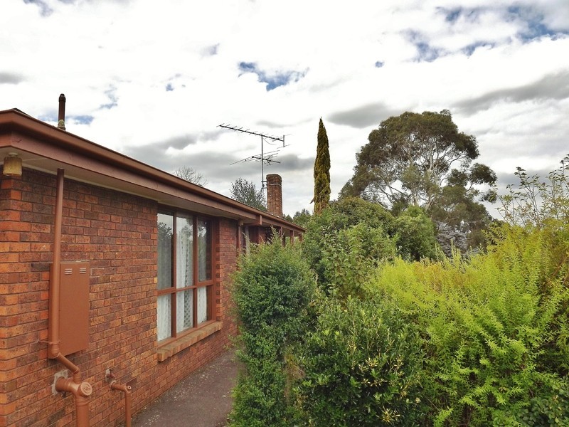 7 Cemetery Rd, Moe VIC 3825