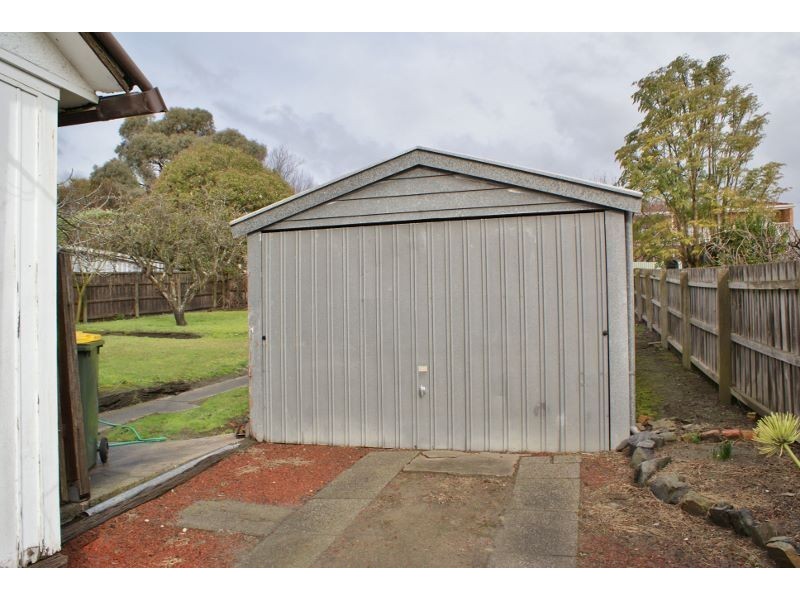 27 Scott Avenue, Moe VIC 3825