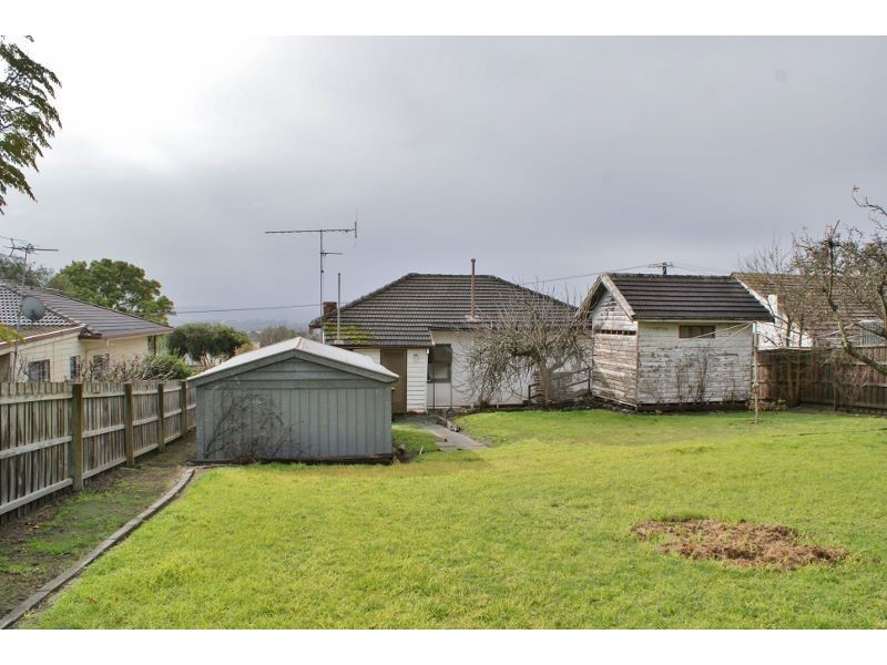 27 Scott Avenue, Moe VIC 3825