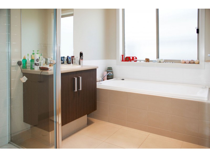 8 Messmate Terrace, Inverloch VIC 3996