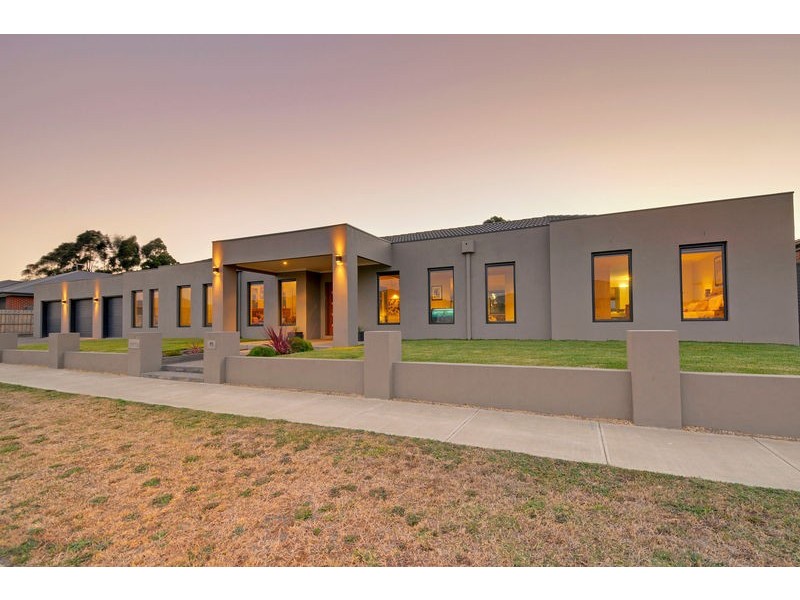 17 -19  Sweetwater Place, Moe VIC 3825