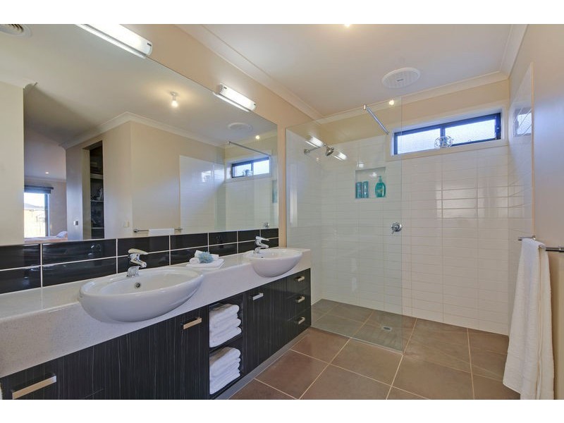 17 -19  Sweetwater Place, Moe VIC 3825