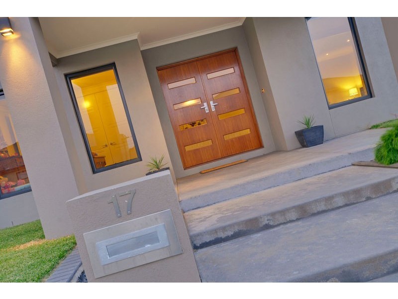 17 -19  Sweetwater Place, Moe VIC 3825