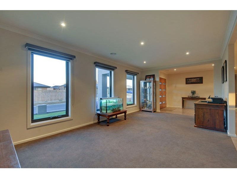 17 -19  Sweetwater Place, Moe VIC 3825